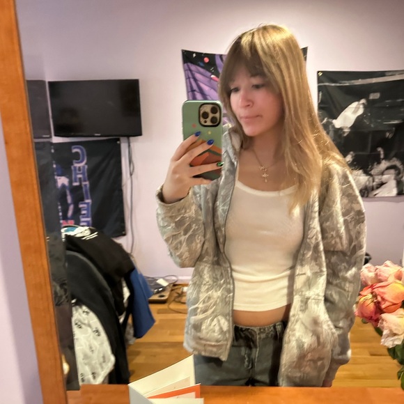 Meet your Posher, Alex - Picture 2 of 5